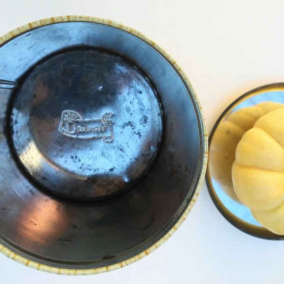 Vintage Farmhouse Yellow Tin, with a Nesting Hen, Kitchen Container, Decoware - Picture 6 of 8